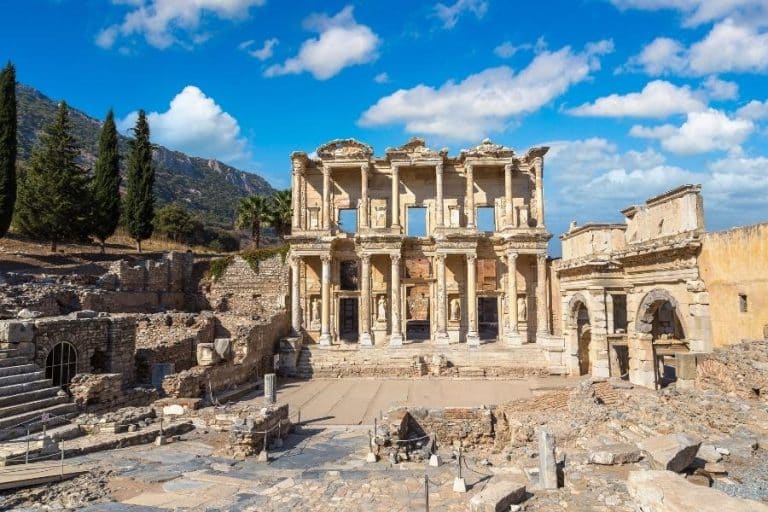What is the history of Ephesus: Ancient Greek Origins to Roman Prosperity