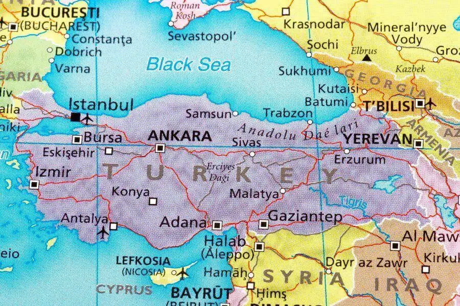 Vibrant Turkey travel map highlighting major cities and tourist attractions.